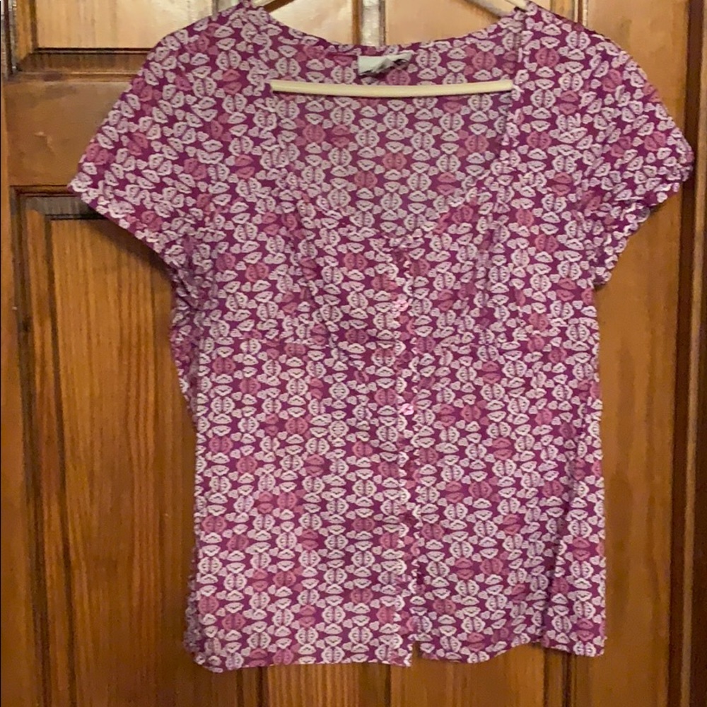 Woman’s summer button shirt